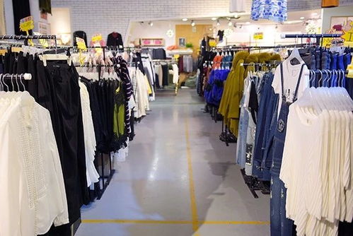 這里的品牌衣服 白菜價(jià) 工廠換季清倉 全場夏裝15元至60元 件